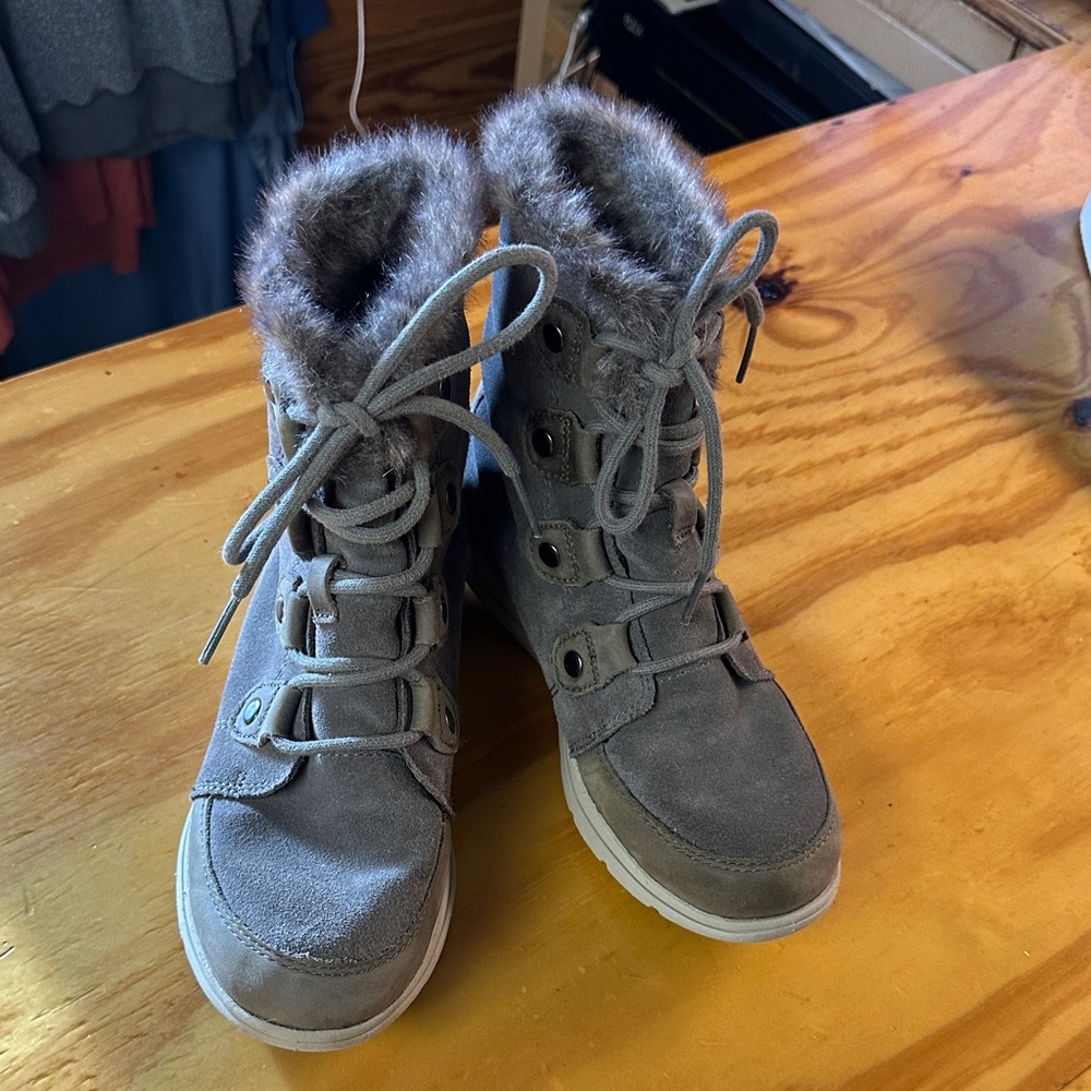 Sorel Women's Gray Explorer Joan Snow Winter Faux Fur-Lined Boots Size 7